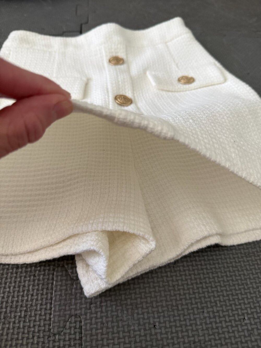 ZARA Textured Tweed Skort – XS- White/Gold Accents- Mini Skort - Picture 3 of 7